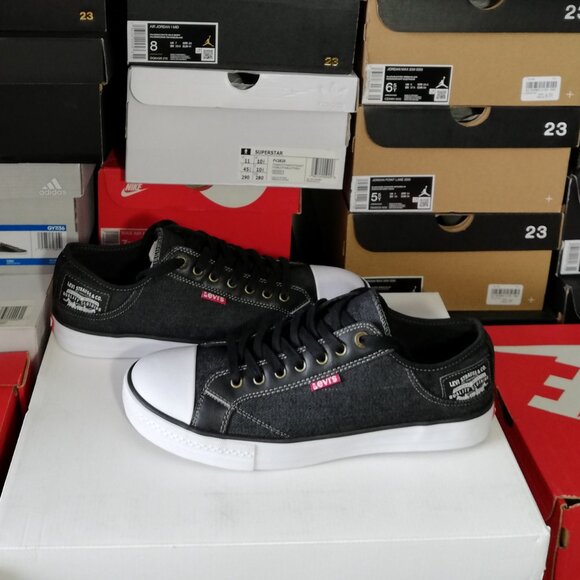 Levi's CANVAS MEN'S US SIZE 9 LIKE NEW WORN 3 TIMES NO BOX - Picture 2 of 9